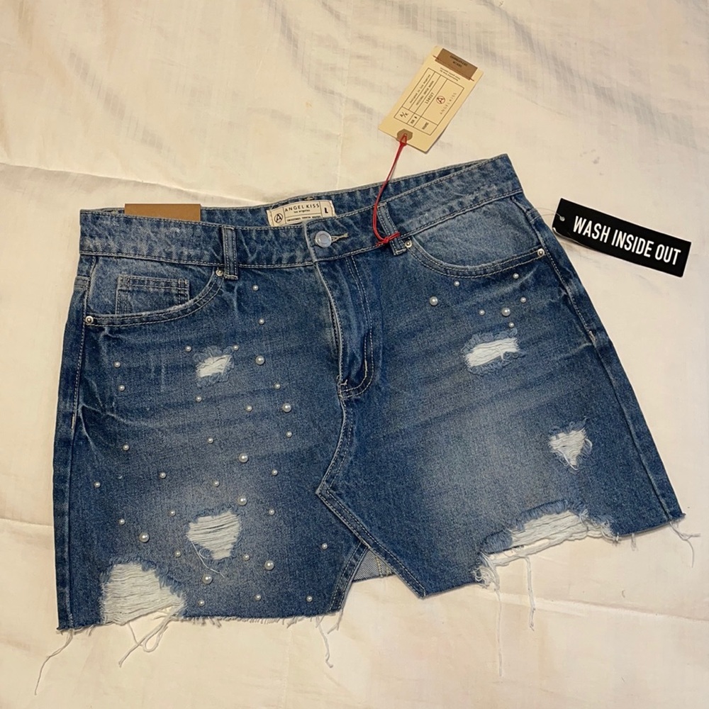 Distressed Denim Kirt with pearl details